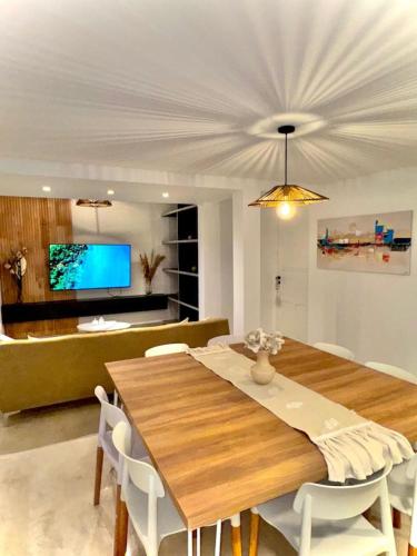 Casa espectacular con 3 habitaciones en suite de lujo, 4 baños, patio al aire libre con jacuzzi y ubicacion perfecta a 3 cuadras de la plaza - Bonavista Rentals