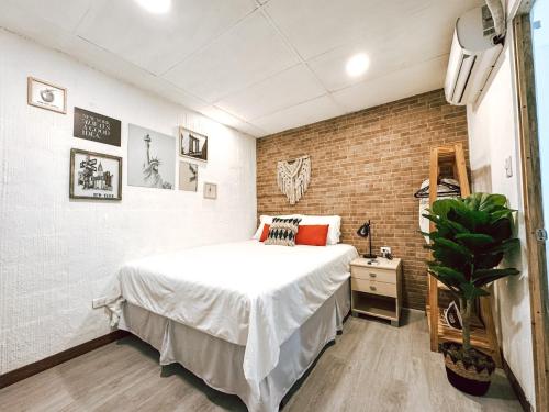 Deluxe Double Room with Bath image 10