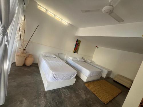 1 double bed, 2 twin beds