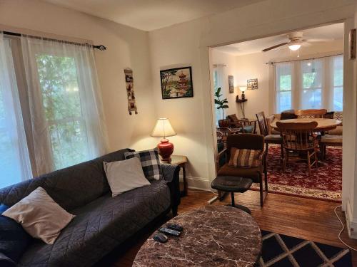 Cozy 3 Bedroom House in Downtown Ithaca in Centru oraș Ithaca