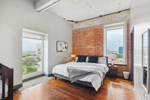 Modern Luxury 2B Loft, Gym-Pool-Free Valet Parking in Dallas, USA