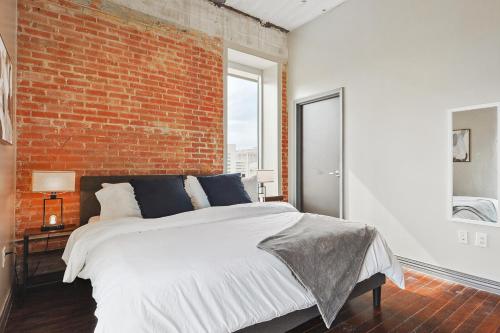 Modern Luxury 2B Loft, Gym-Pool-Free Valet Parking in Dallas, USA