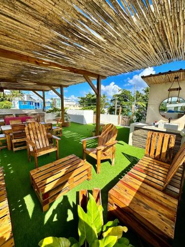 Vista exterior, Kite House Cabarete across Kite Beach in Cabarete