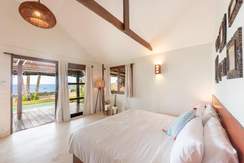 3BR Beachfront Villa, Pool, Garden, Surf Spot