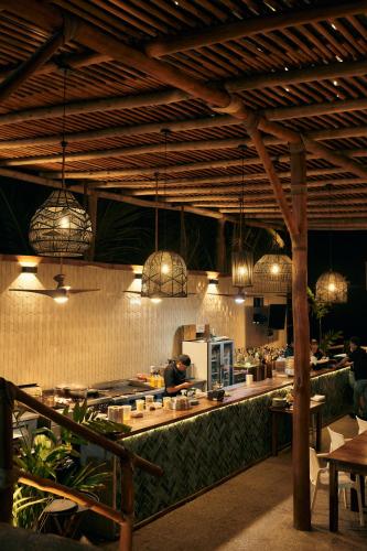 604007186 Ysuri Sayulita - Beachfront Hotel