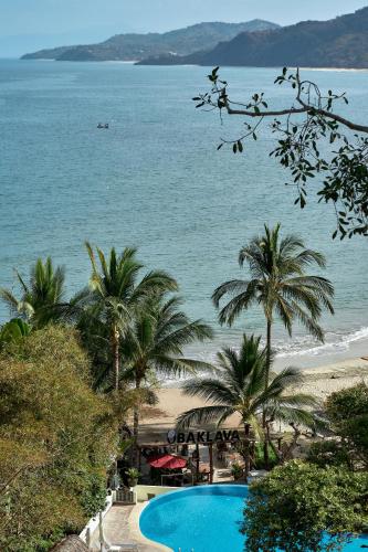 604007200 Ysuri Sayulita - Beachfront Hotel