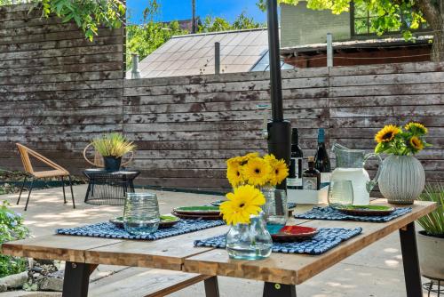 Re-Imagined Historical Home - Clarksville Vintage in Austin, USA