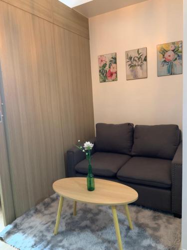 Netflix & Chill at Pablo's Homestay-Grace Residences Tower 4, Manila
