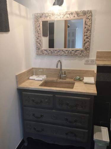 Etoile De Saint Paul - image 11