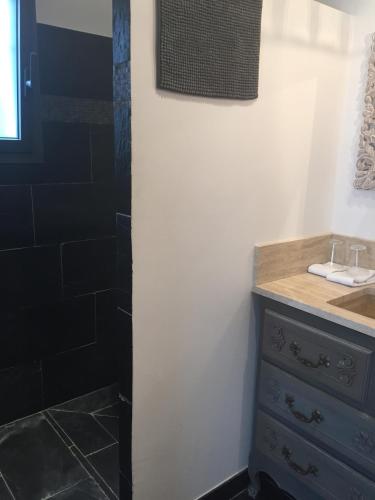 Etoile De Saint Paul - image 9