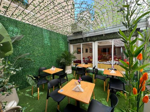 Intersur Suites in Balvanera