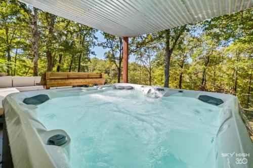 Blueberry Escape-Lakefront Family Cabin on Beaver Lake in Lowell, USA