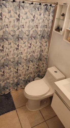 Trinitarias House Piscina karaoke Bar wifi