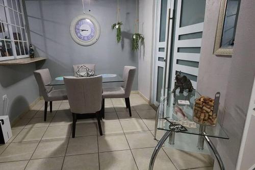 Trinitarias House Piscina karaoke Bar wifi