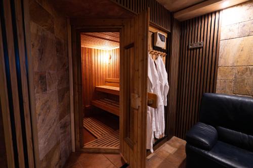 Pezsgőfürdő, Family Hotel Bunara in Brestnik