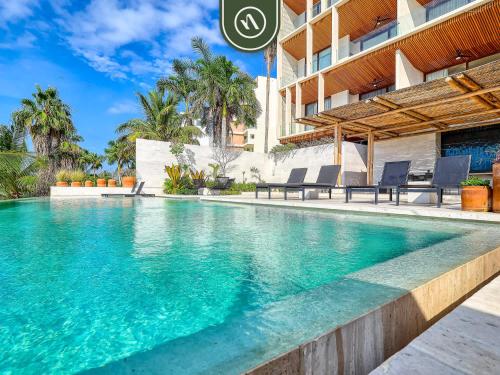 Luxury 4 BR Oceanfront Condo - Private Beach - Pool in Cruz de Huanacaxtle, Mexico