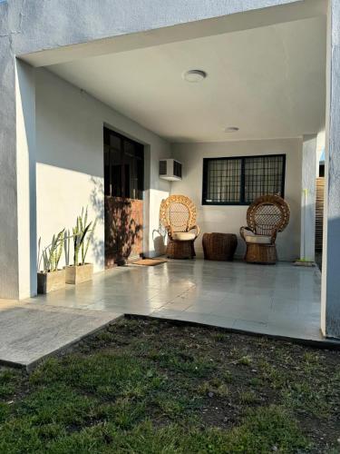 Casa Milos para dos personas frente al rio