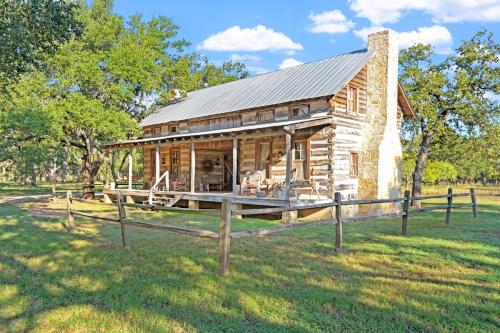 AB Butlers Dog Trot - Cumberland River Suite in Fredericksburg, USA
