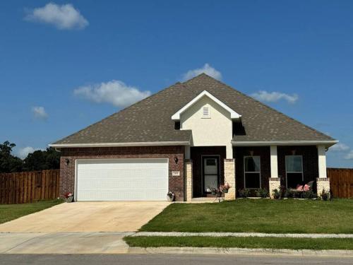 Spacious & peaceful home for large groups in Bentonville, USA