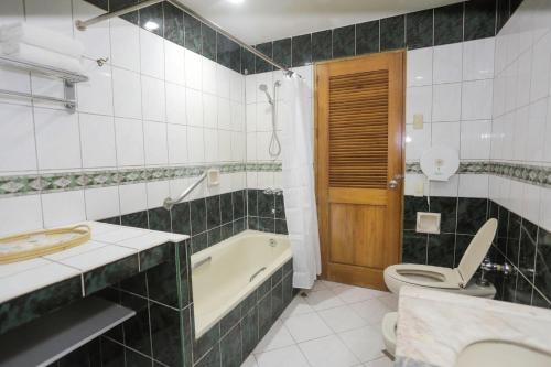 room detail thumbnail 2