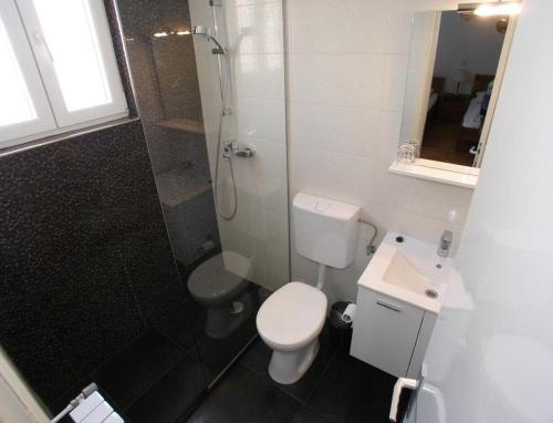 Apartments and Rooms guesthouse Lorenta - image 3