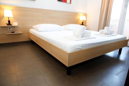 1 queen bed