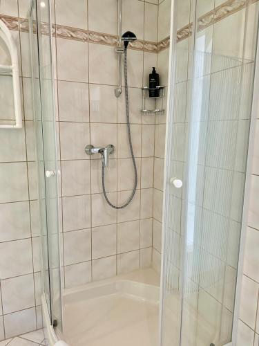 淋浴間, BERlin Apartment - Naturnah & Startklar in 艾希瓦爾德