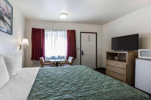 Rodeway Inn Beaumont - image 10