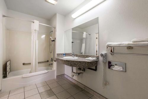 Rodeway Inn Beaumont - image 13