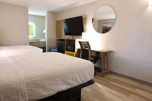 Double Room with Two Double Beds and Roll-in Shower - Mobility Access/Non-Smoking