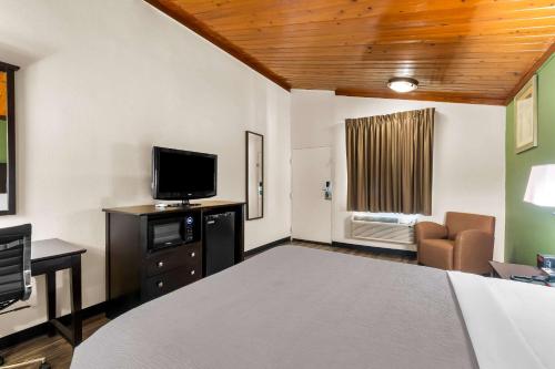 Quality Inn Tullahoma - image 11