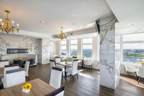 Restaurante, Halifax Tower Hotel & Conference Centre, an Ascend Collection Hotel in Halifax (NS)