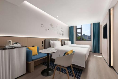 Microtel by Wyndham Xian Beilin in Small Wild Goose Pagoda