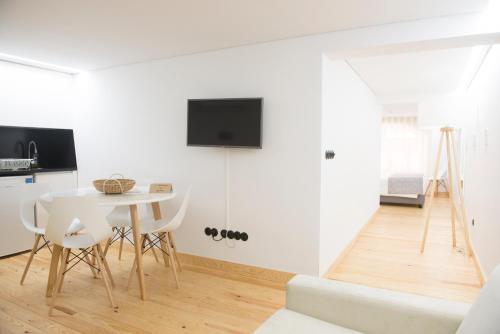 One-Bedroom Apartment image 7