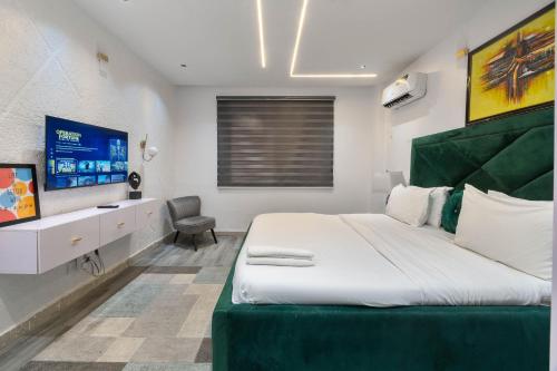 Three-Bedroom Apartment image 8