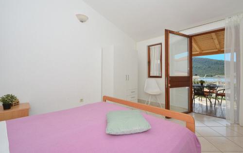 2 bedrooms, 4 beds