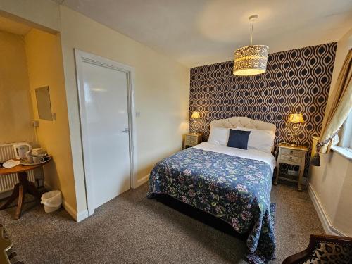 Rivelyn Hotel - image 3