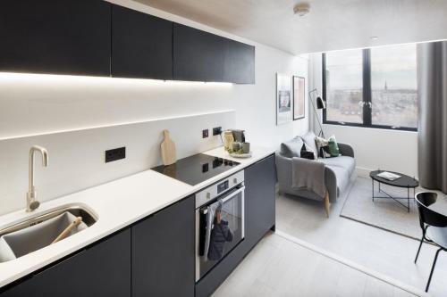 2 Level Apartment - Balcony - Free Parking - Manchester Central - Manchester