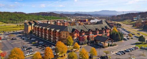 Great Smokies Lodge Sevierville by HelloVacay – Sevierville, TN