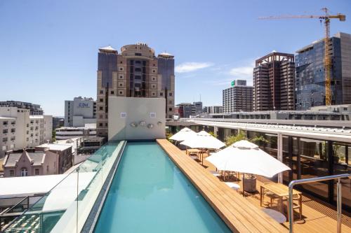 Comfortable studio with city views - image 10