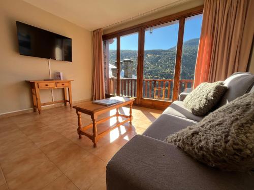 kawasan lounge/TV kongsi, Apartaments Font del Poble in Ransol