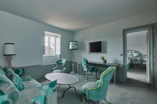 Book the Suite Suite