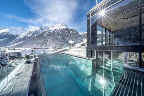 Swimming pool, Hotel Stern in Langenfeld