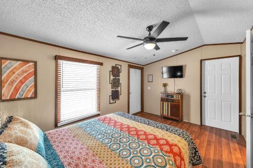 Bohemian Rhapsody Suite 5 by The Lodges at Fossil Creek in Shay, USA