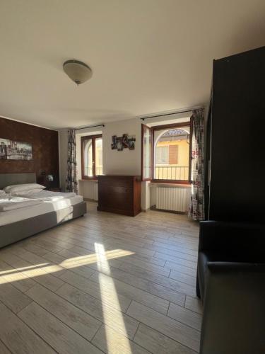One-Bedroom Apartment with Pool View image 8