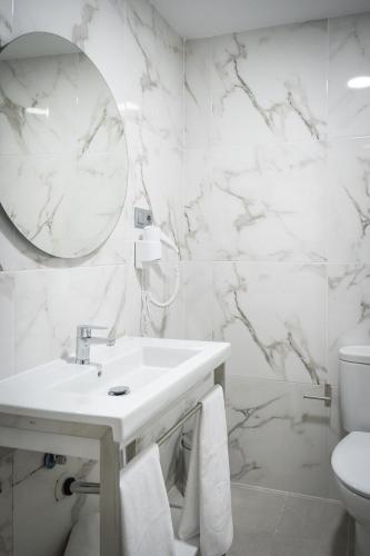 Apartamentos Buendia Suites - Torremolinos Centro - image 2