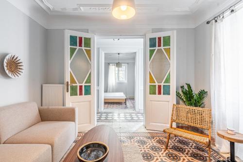 Neo Classic - Amazing 2Br House in Prime Location, Athen