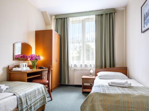 2 twin beds