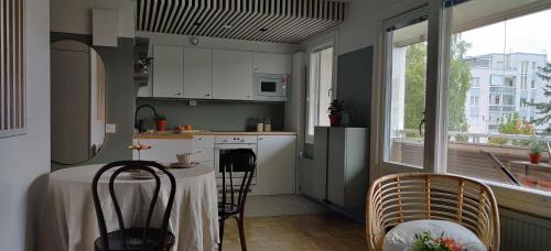 ห้องครัว, Kodikas juuri remontoitu yksiö keskustassa (Kodikas juuri remontoitu yksio keskustassa) in แฮมีนลินนา