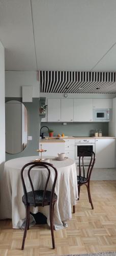 ห้องครัว, Kodikas juuri remontoitu yksiö keskustassa (Kodikas juuri remontoitu yksio keskustassa) in แฮมีนลินนา